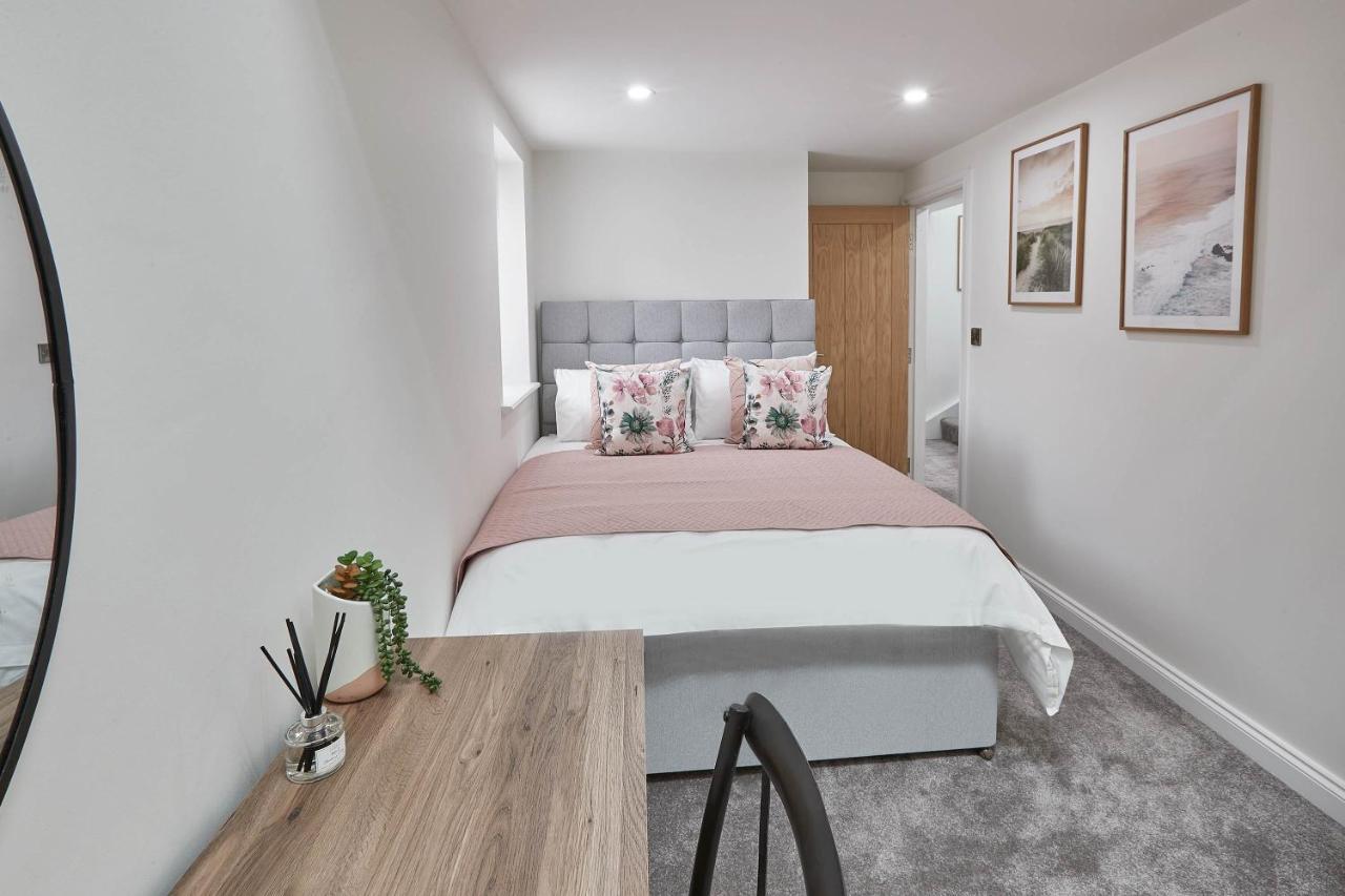 Host & Stay - Coastal Townhouse วิทบี ภายนอก รูปภาพ
